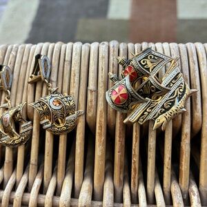 Vintage Pirate Ship Brooch Spain Red & Black with clip on earrings